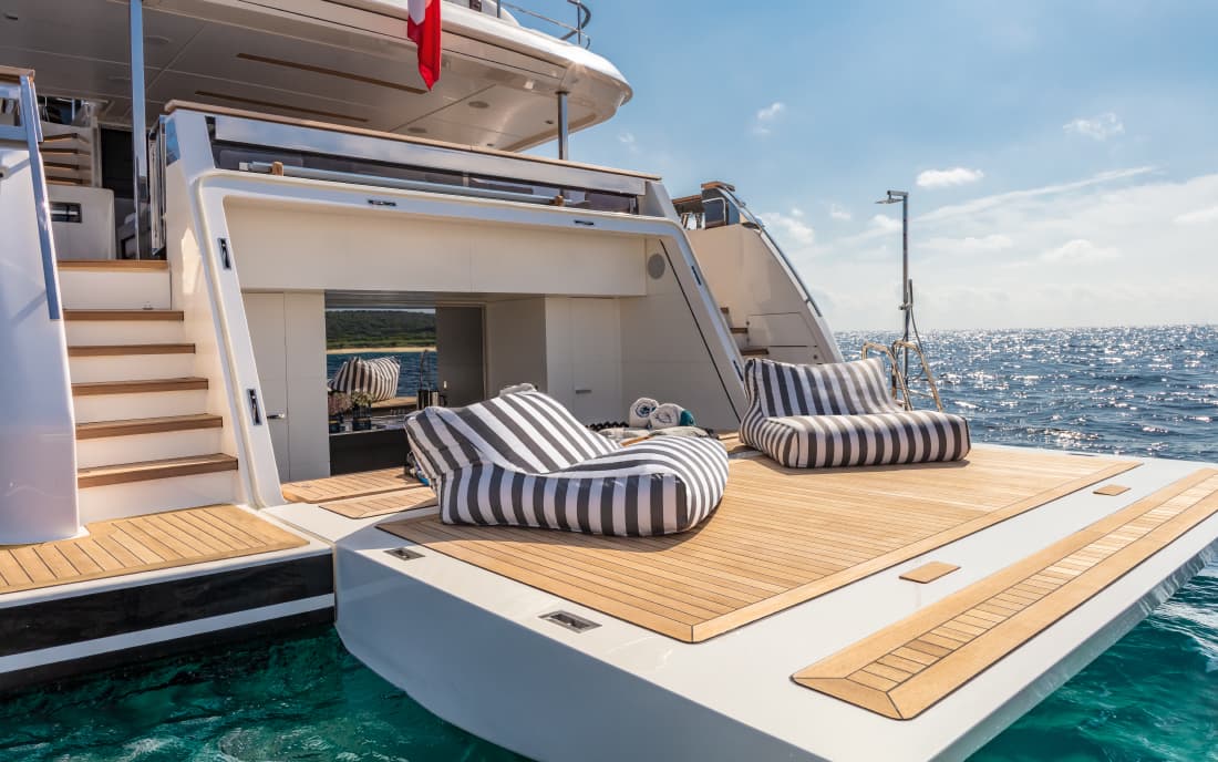 Яхта Custom Line Navetta 42 фото 1.4