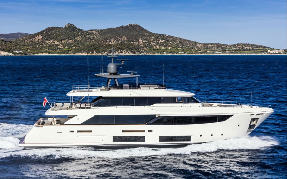 Яхта Custom Line Navetta 33 фото 1.2
