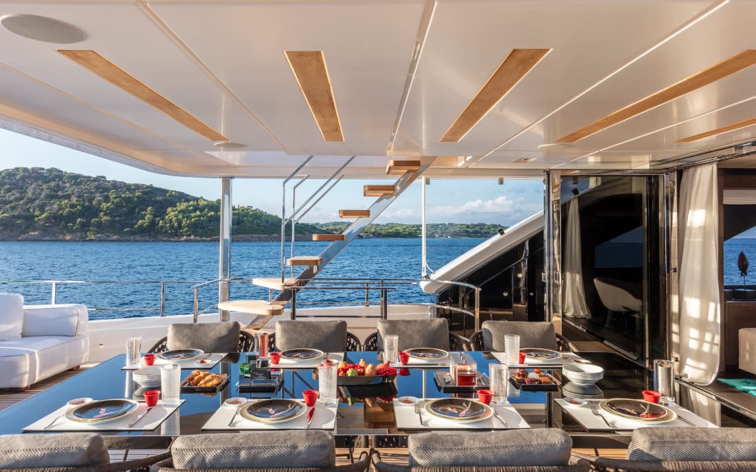 Яхта Custom Line Navetta 42 фото 2.32
