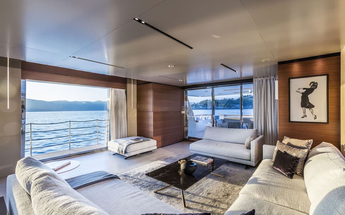 Яхта Custom Line Navetta 33 фото 2.6