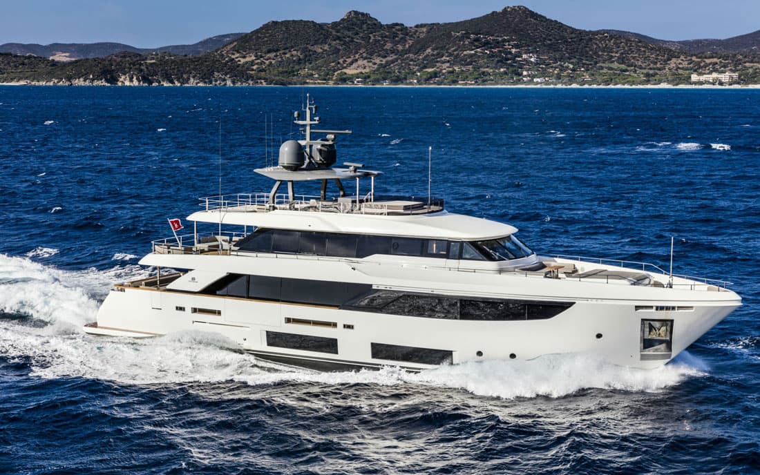 Яхта Custom Line Navetta 33 фото 1.4