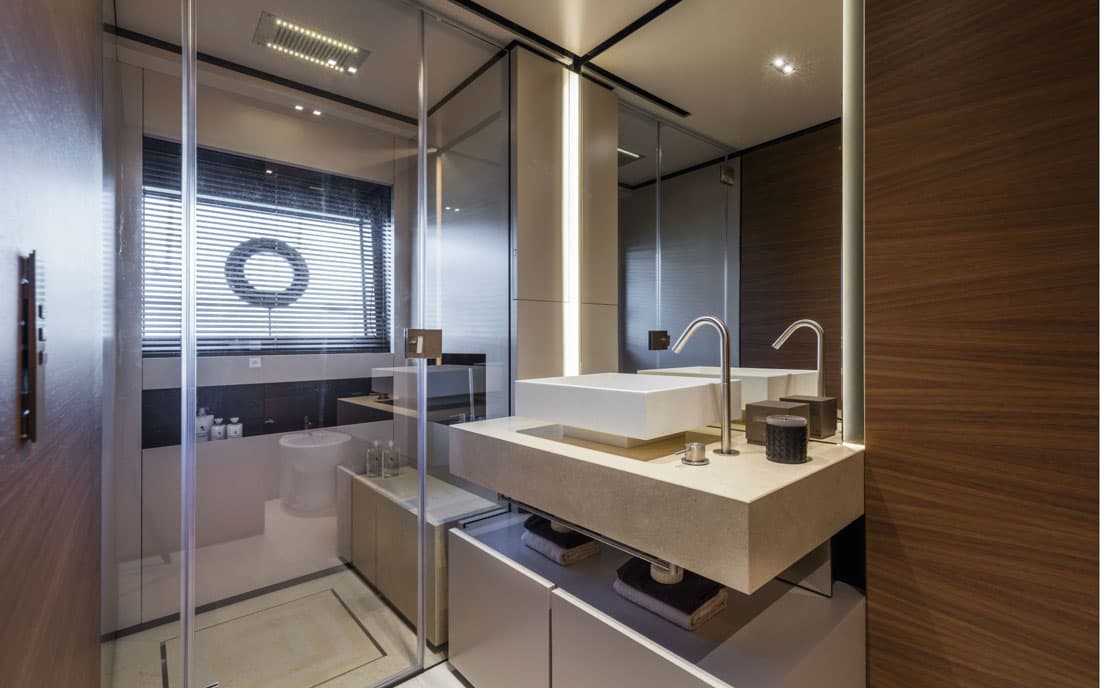 Яхта Custom Line Navetta 33 фото 2.20