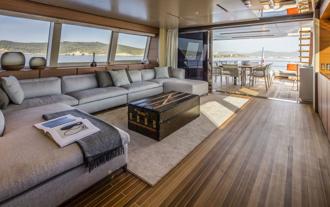 Яхта Custom Line Navetta 33 фото 2.2