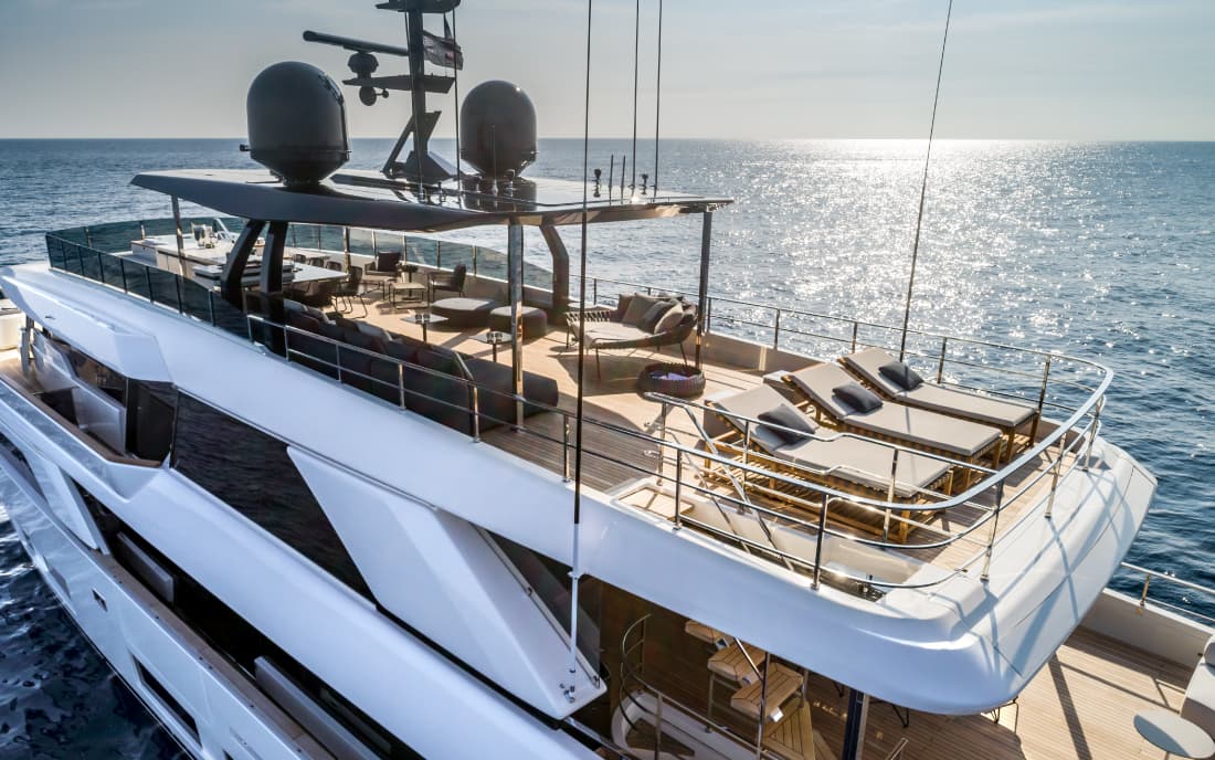 Яхта Custom Line Navetta 42 фото 1.2