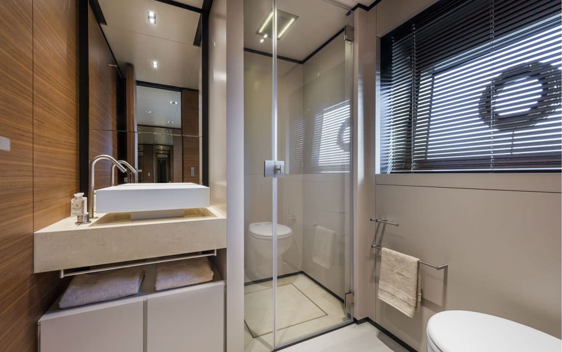 Яхта Custom Line Navetta 33 фото 2.22