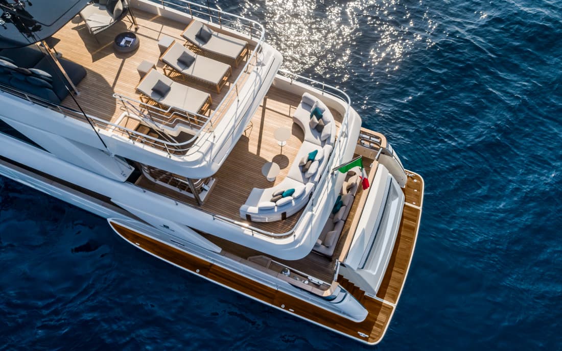 Яхта Custom Line Navetta 42 фото 1.6