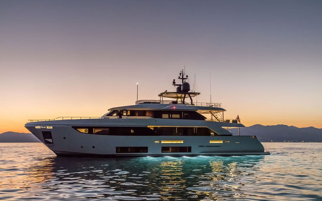 Яхта Custom Line Navetta 33 фото 1.14