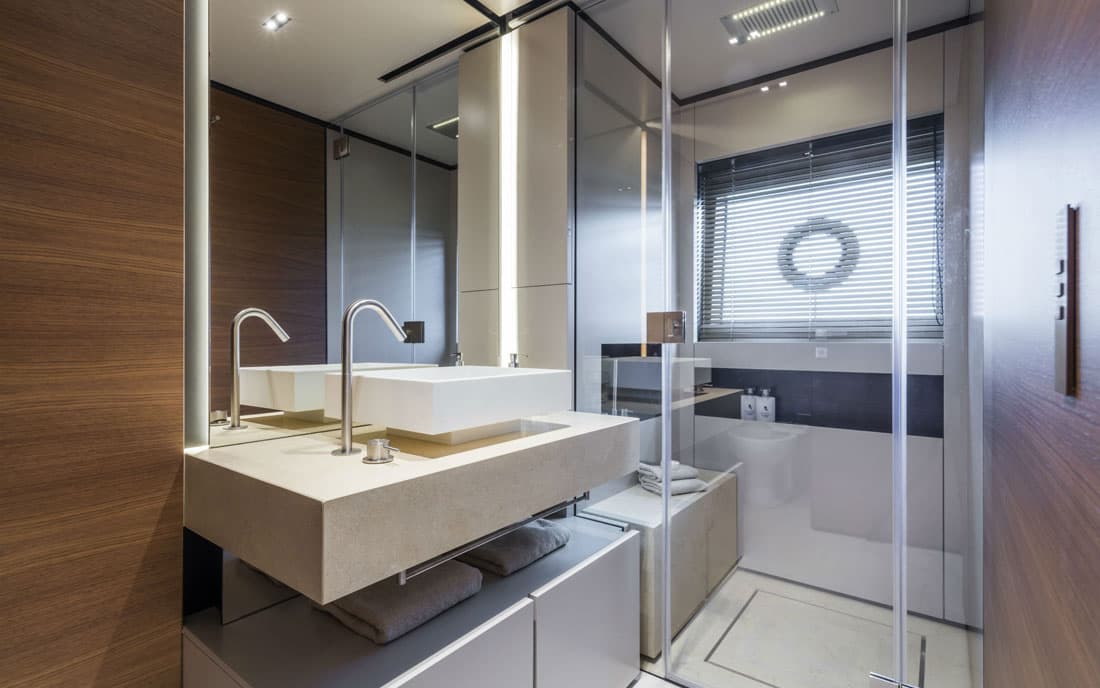 Яхта Custom Line Navetta 33 фото 2.17