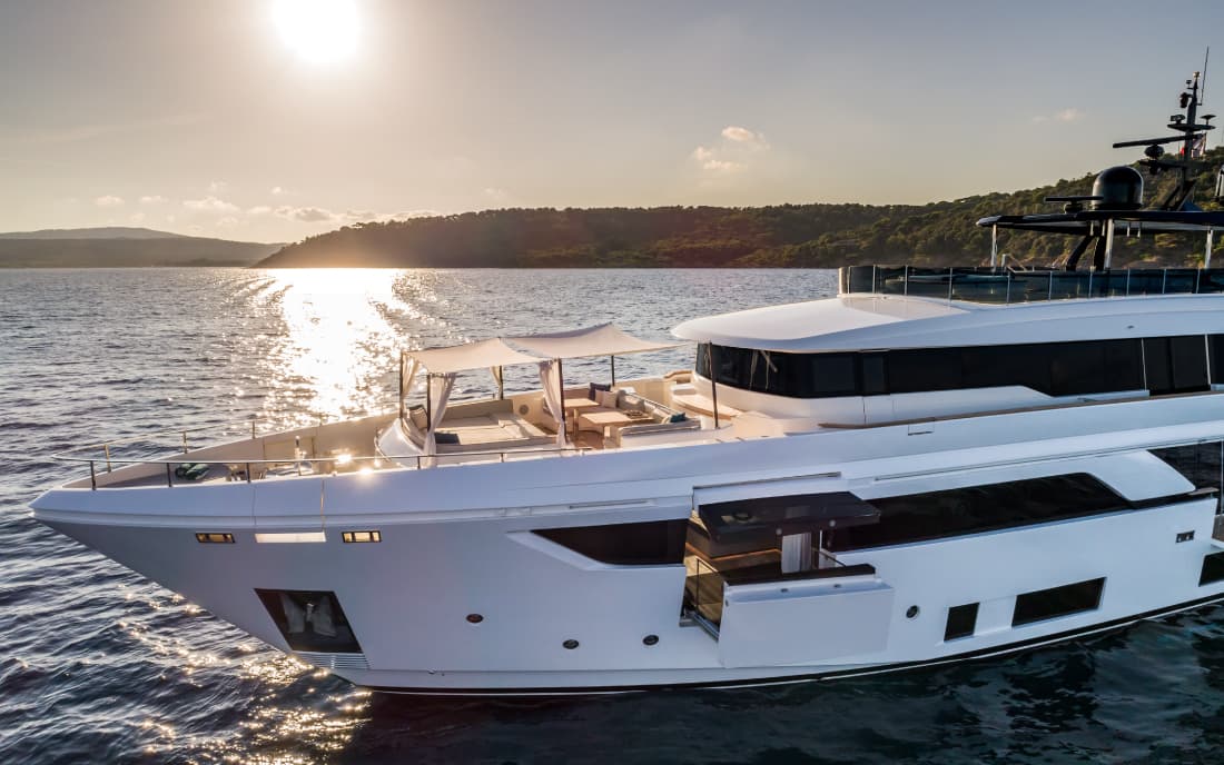 Яхта Custom Line Navetta 42 фото 1.3