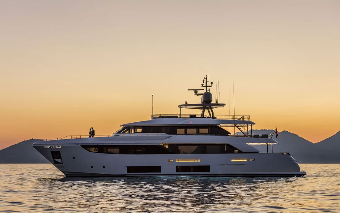 Яхта Custom Line Navetta 33 фото 1.13