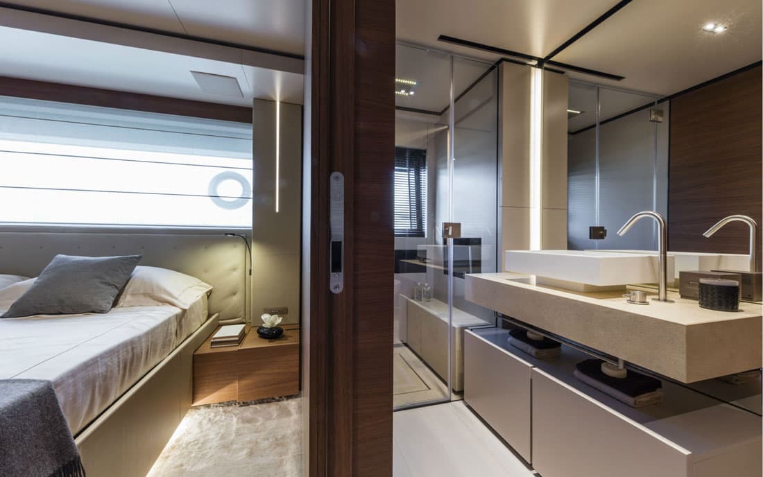 Яхта Custom Line Navetta 33 фото 2.19