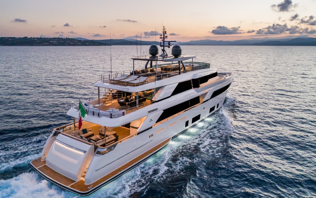 Яхта Custom Line Navetta 42 фото 1.11
