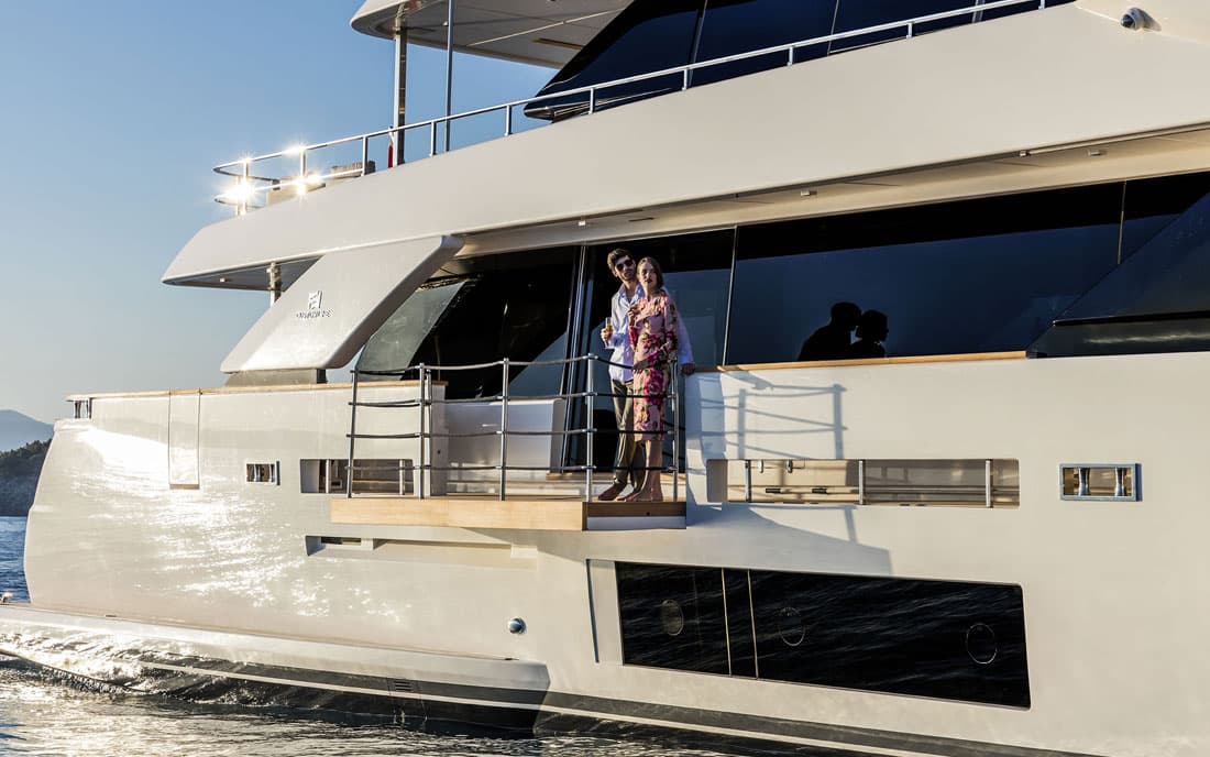Яхта Custom Line Navetta 33 фото 1.5