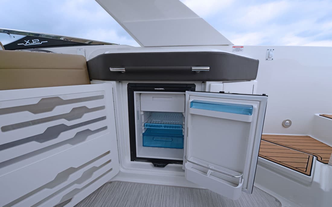 Катер Sea Ray SLX 310 фото 2.11
