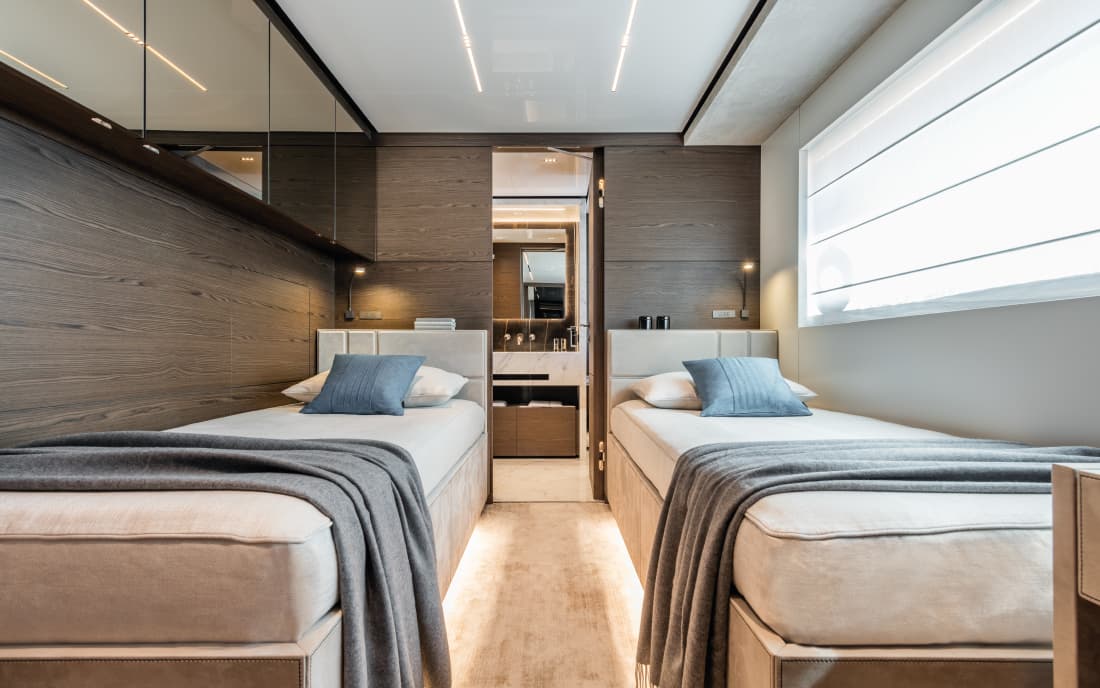 Яхта Custom Line Navetta 42 фото 2.16