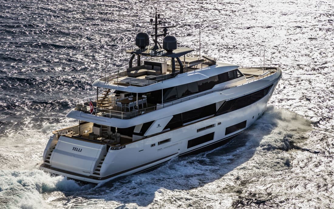 Яхта Custom Line Navetta 33 фото 1.7