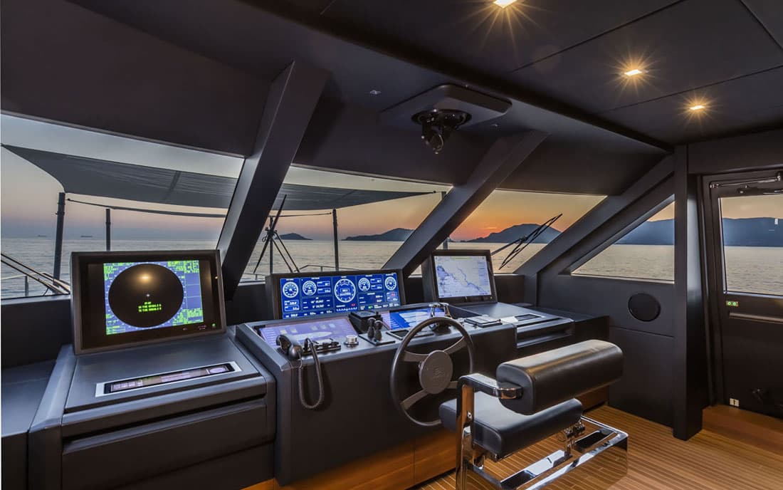 Яхта Custom Line Navetta 33 фото 2.4