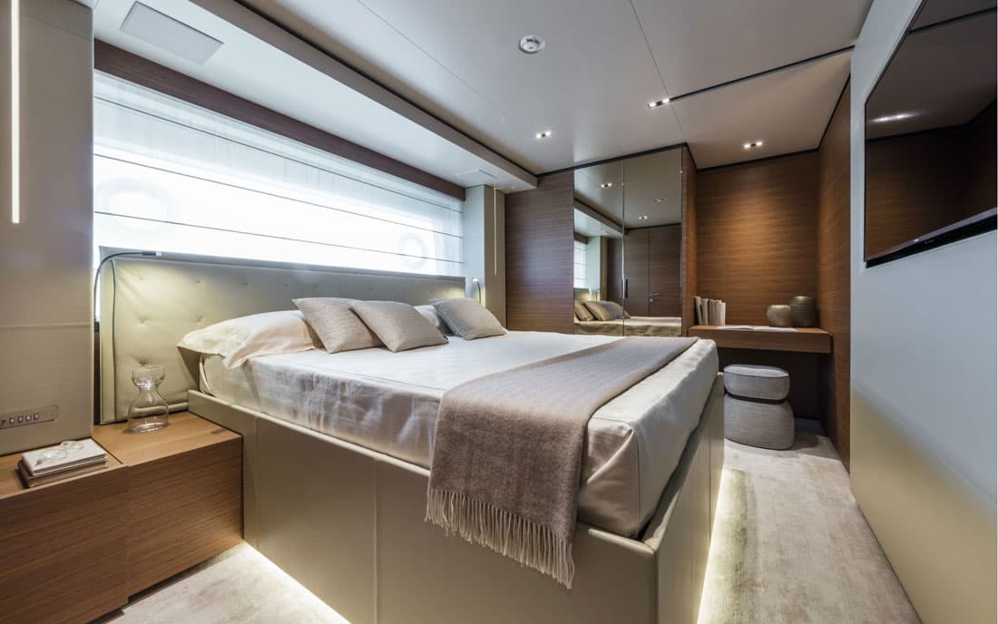 Яхта Custom Line Navetta 33 фото 2.21