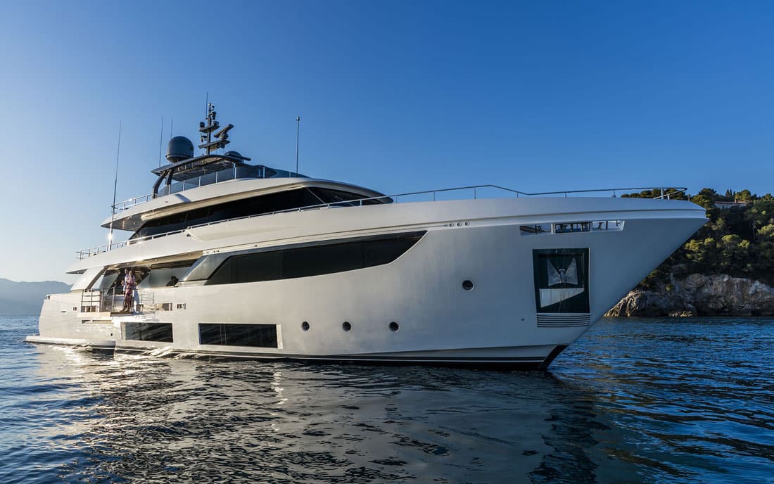 Яхта Custom Line Navetta 33 фото 1.6