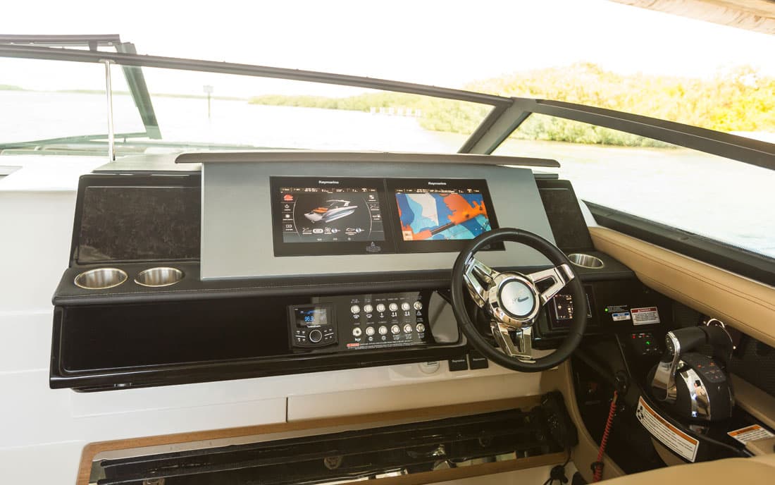 Катер Sea Ray  SLX 400 OB фото 2.1