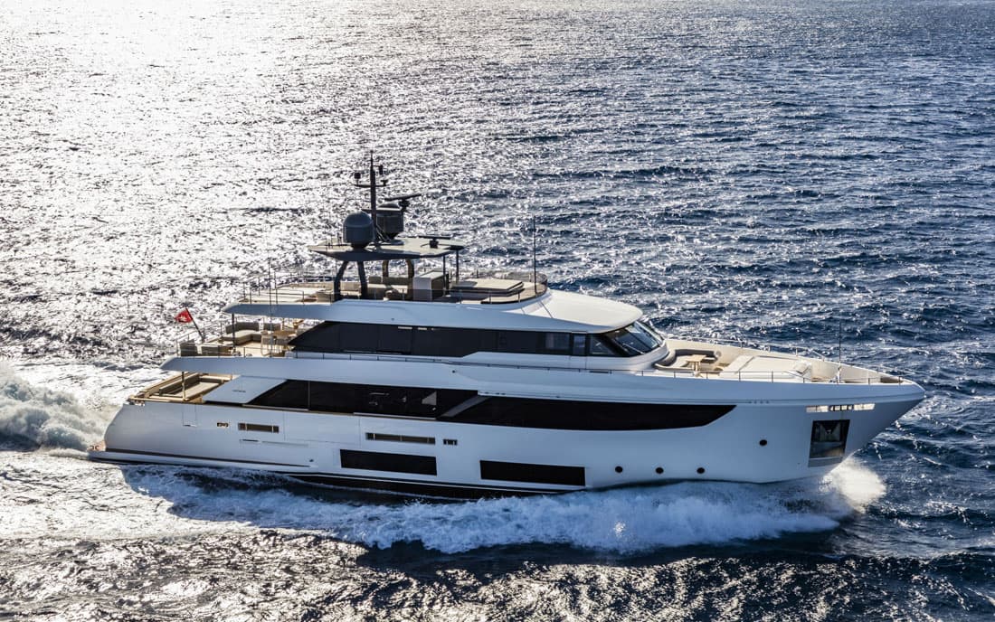 Яхта Custom Line Navetta 33 фото 1.1