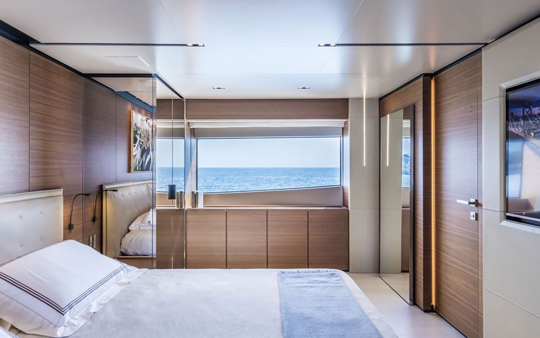Яхта Custom Line Navetta 33 фото 2.13