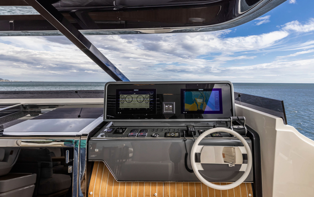Яхта Ferretti Yachts 1000 фото 1.16