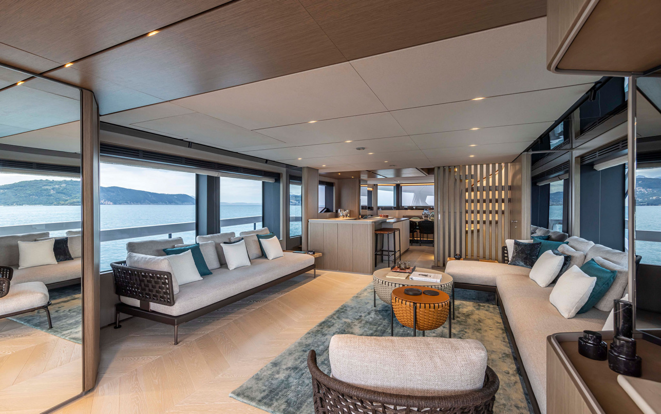 Яхта Ferretti Yachts INFYNITO 90 фото 2.16