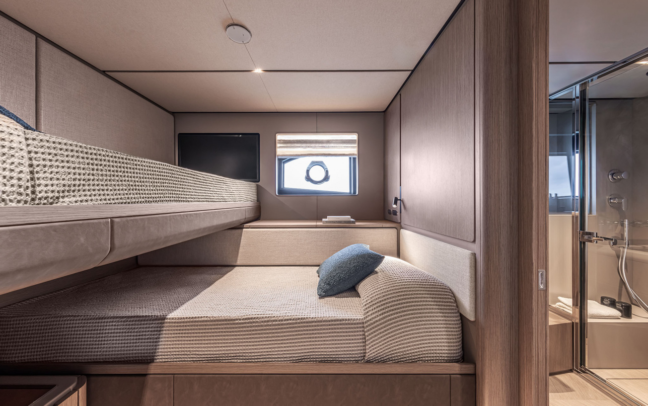 Яхта Ferretti Yachts INFYNITO 90 фото 2.49