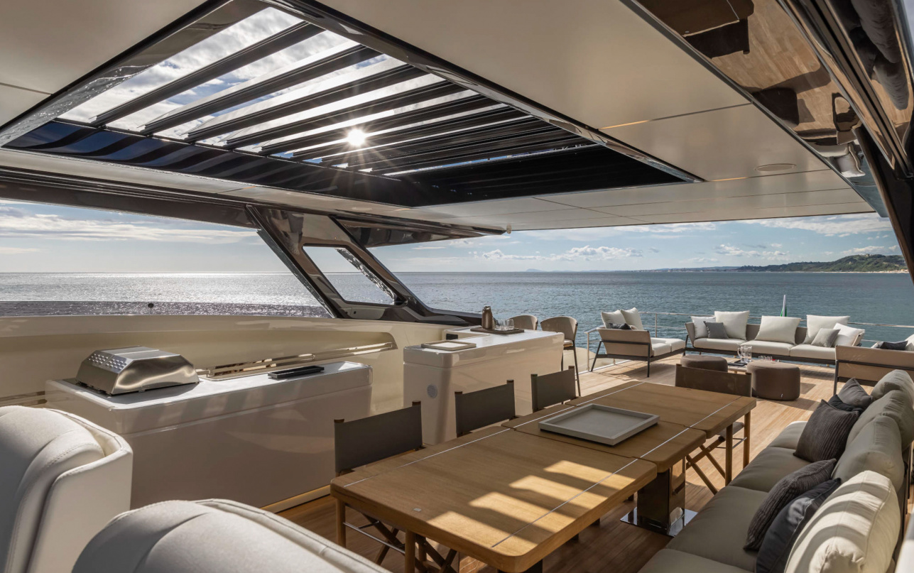Яхта Ferretti Yachts 1000 фото 1.19
