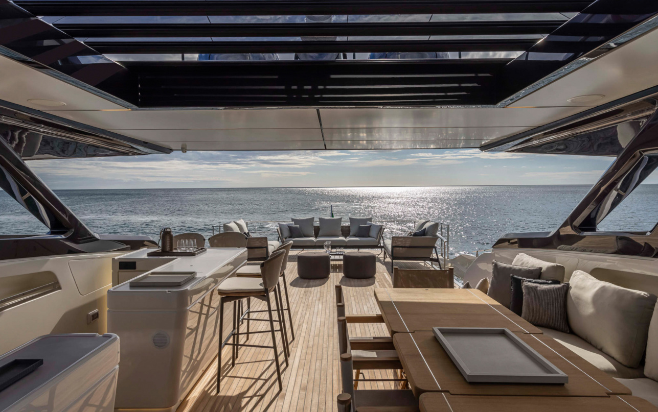 Яхта Ferretti Yachts 1000 фото 1.18
