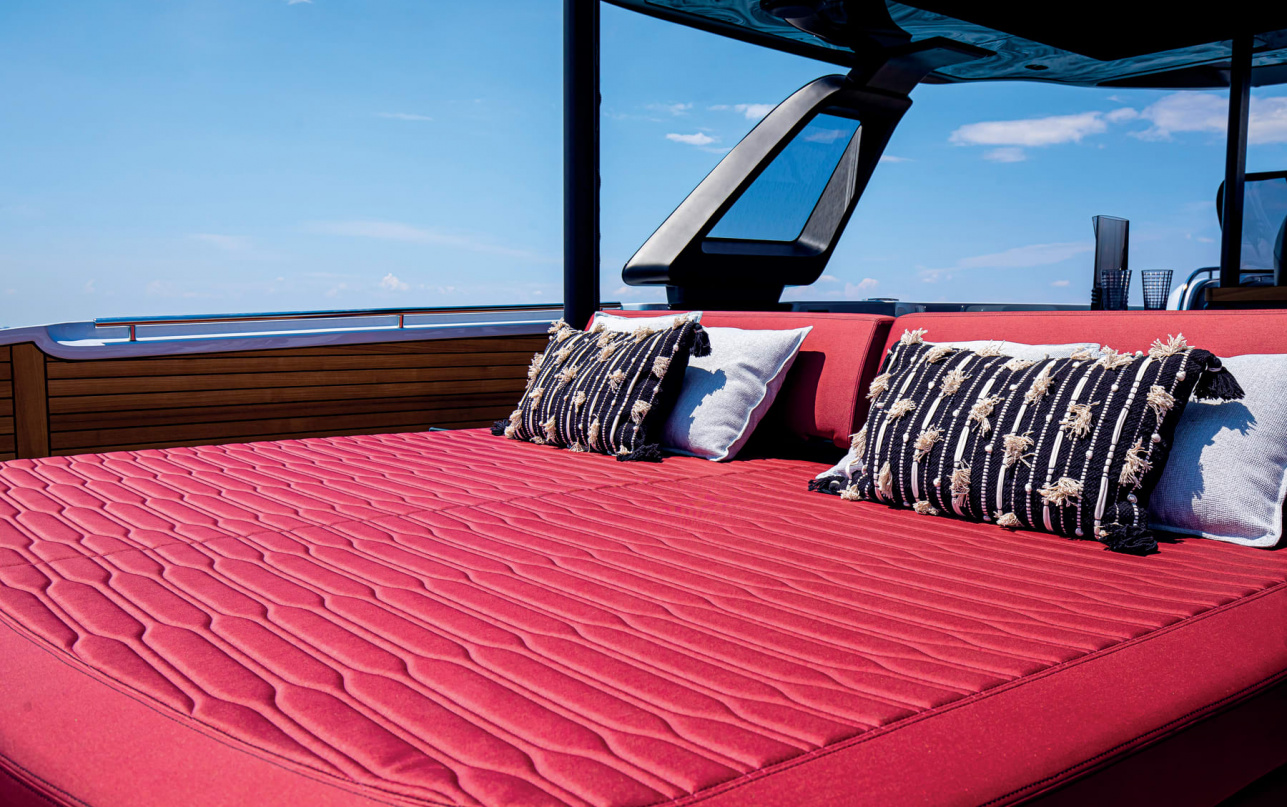 Cranchi A46 LUXURY TENDER фото 1.5