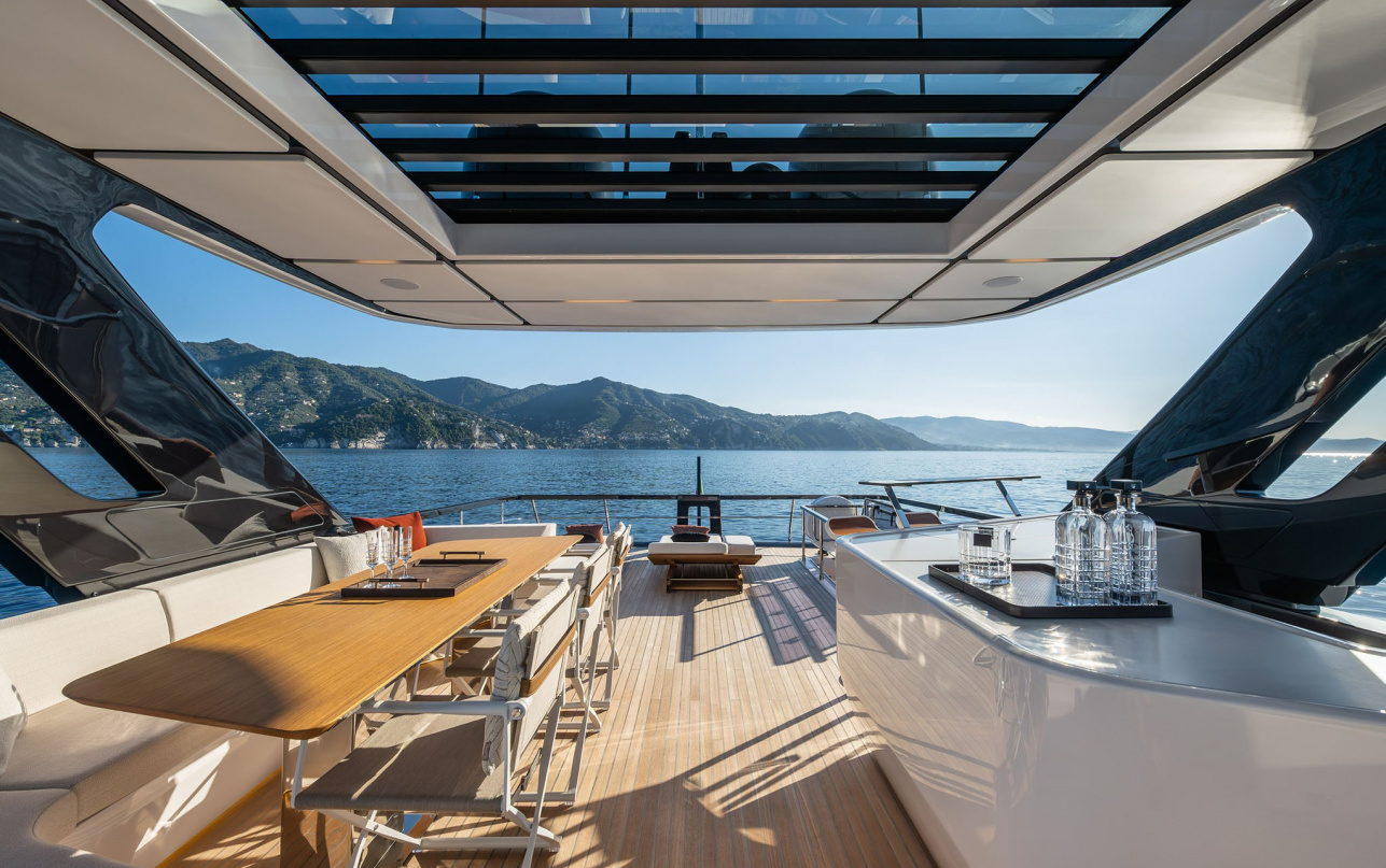 Яхта Ferretti Yachts 800 фото 2.1