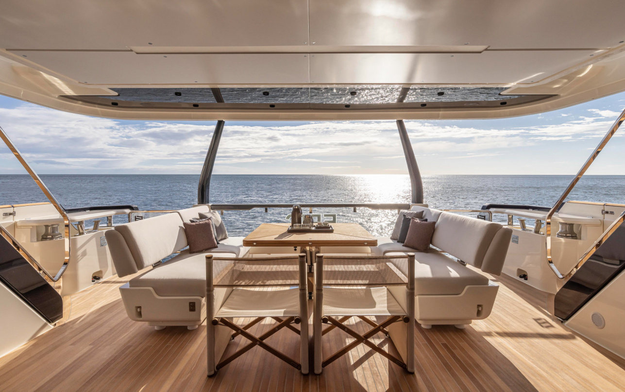 Яхта Ferretti Yachts 1000 фото 2.44