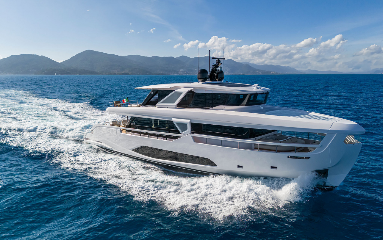 Яхта Ferretti Yachts INFYNITO 90 фото 1.1