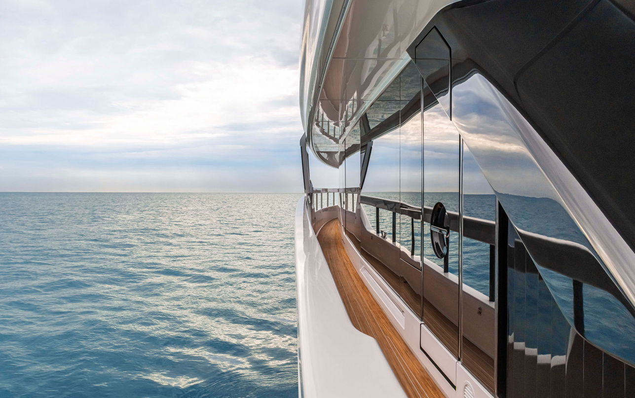 Яхта Ferretti Yachts INFYNITO 90 фото 1.11