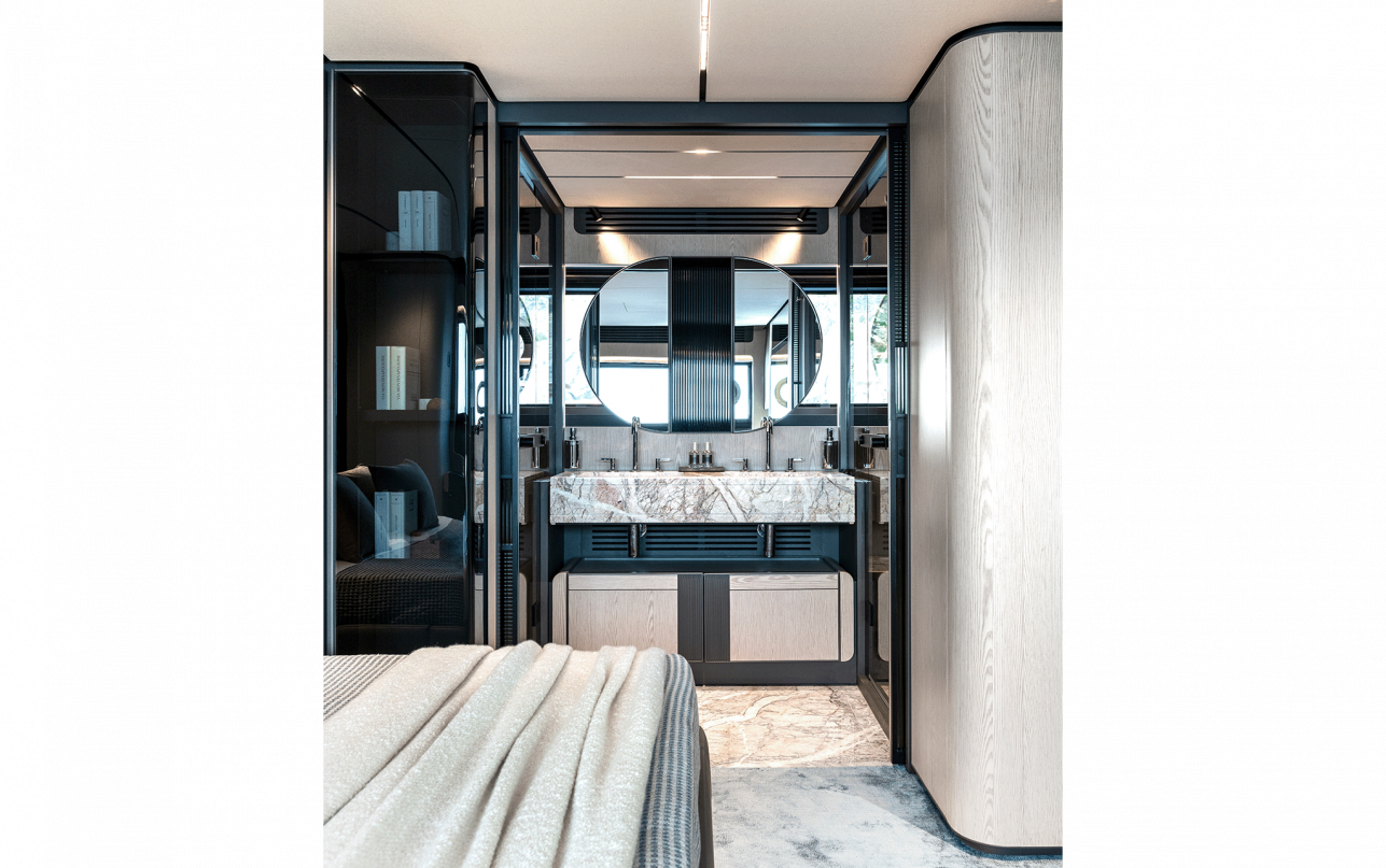 Яхта Ferretti Yachts INFYNITO 80 фото 2.4