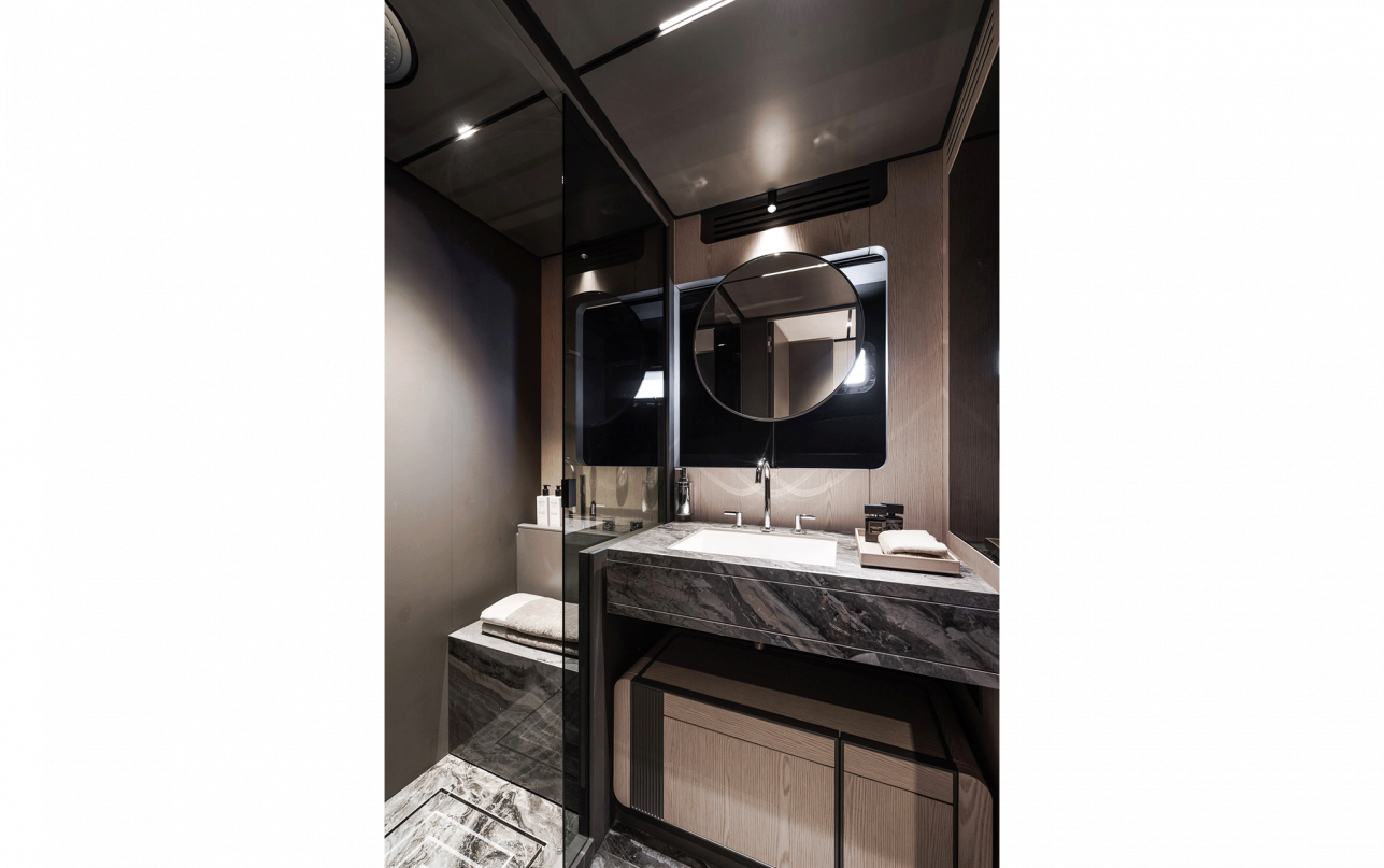 Яхта Ferretti Yachts INFYNITO 80 фото 2.8