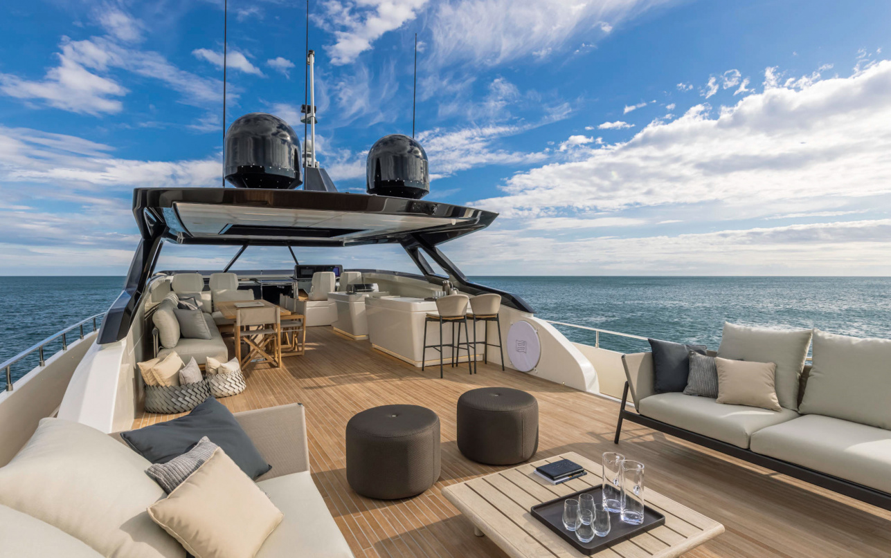 Яхта Ferretti Yachts 1000 фото 1.15