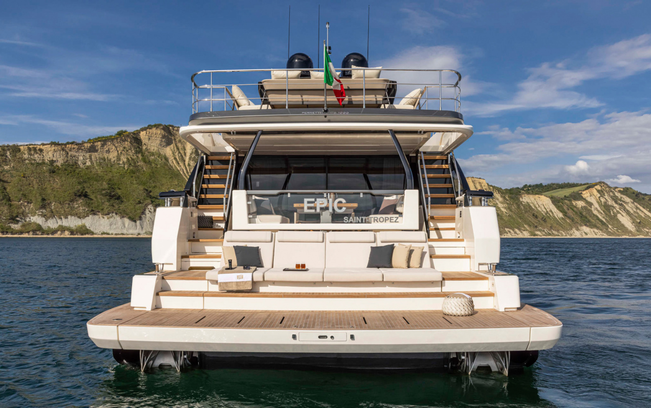 Яхта Ferretti Yachts 1000 фото 1.26