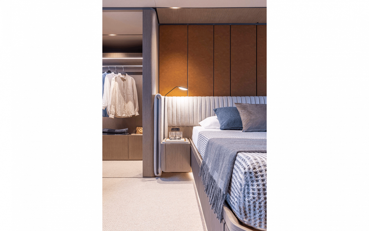 Яхта Ferretti Yachts INFYNITO 90 фото 2.34