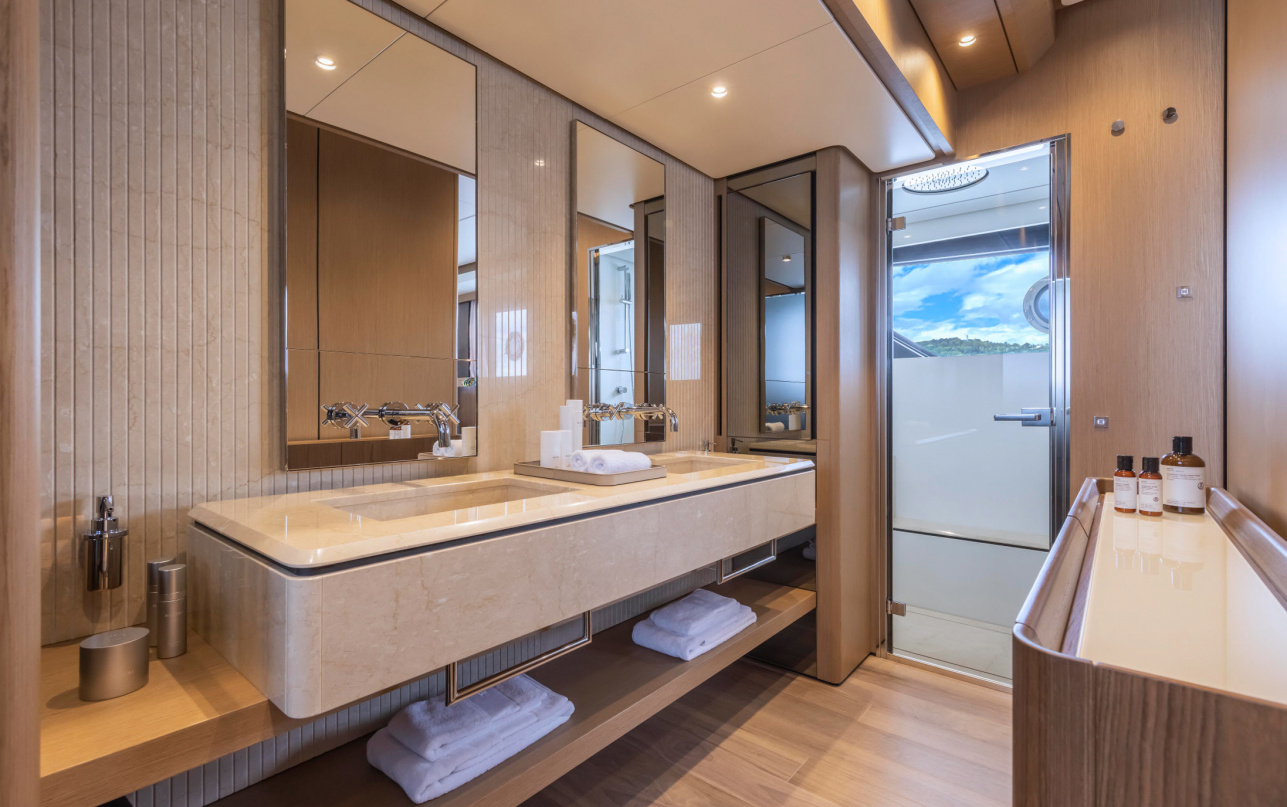 Яхта Ferretti Yachts 1000 фото 2.29