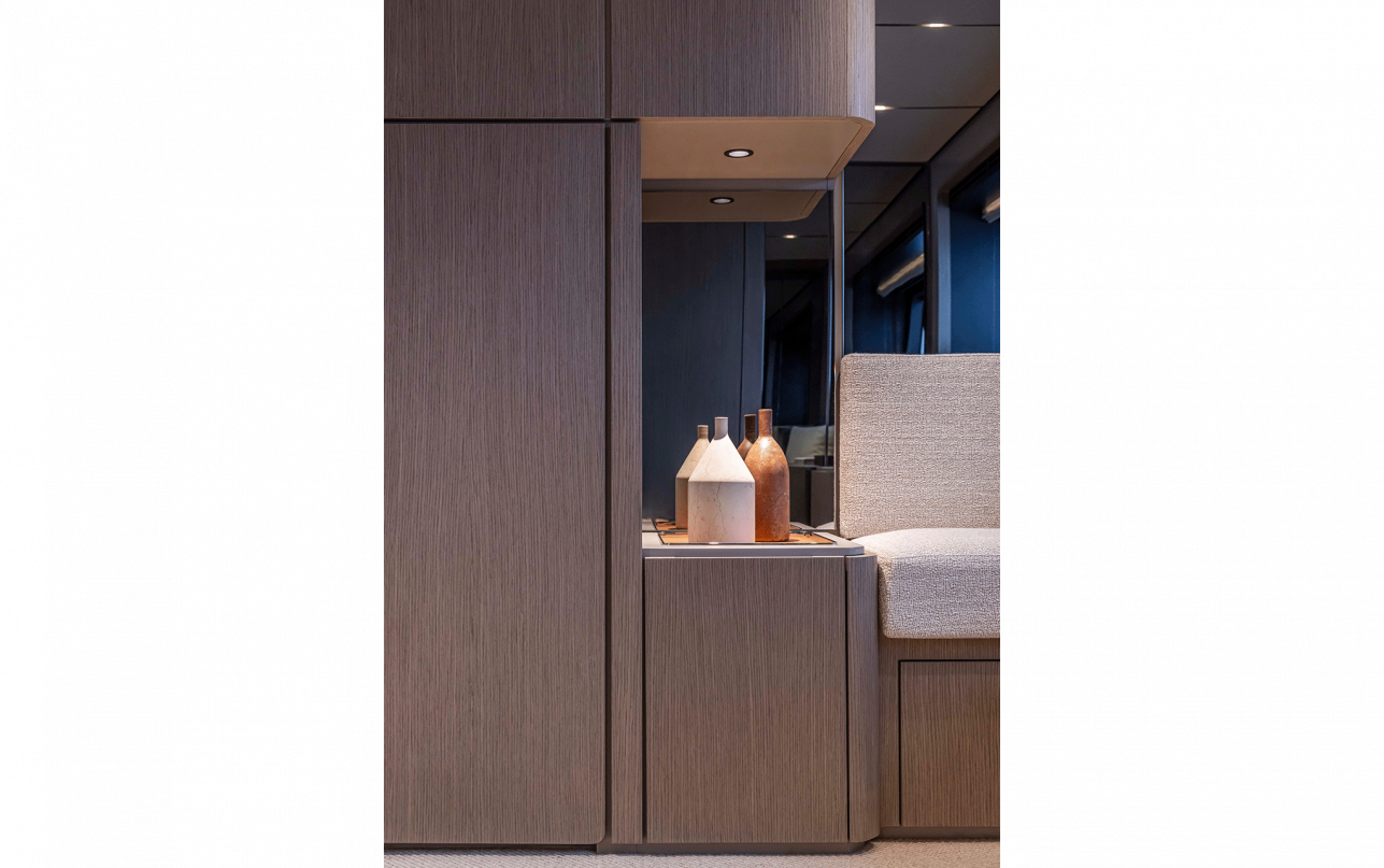 Яхта Ferretti Yachts INFYNITO 90 фото 2.33