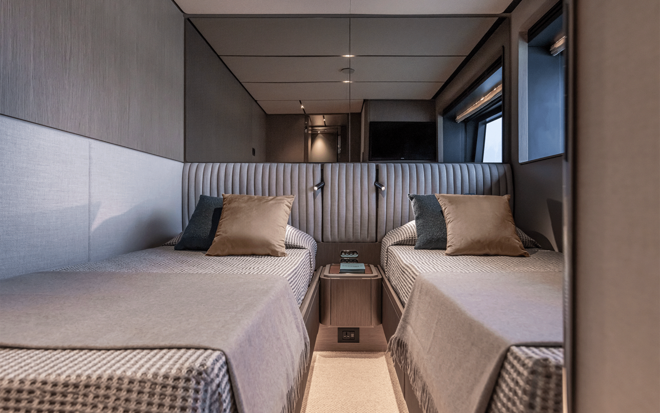 Яхта Ferretti Yachts INFYNITO 90 фото 2.47