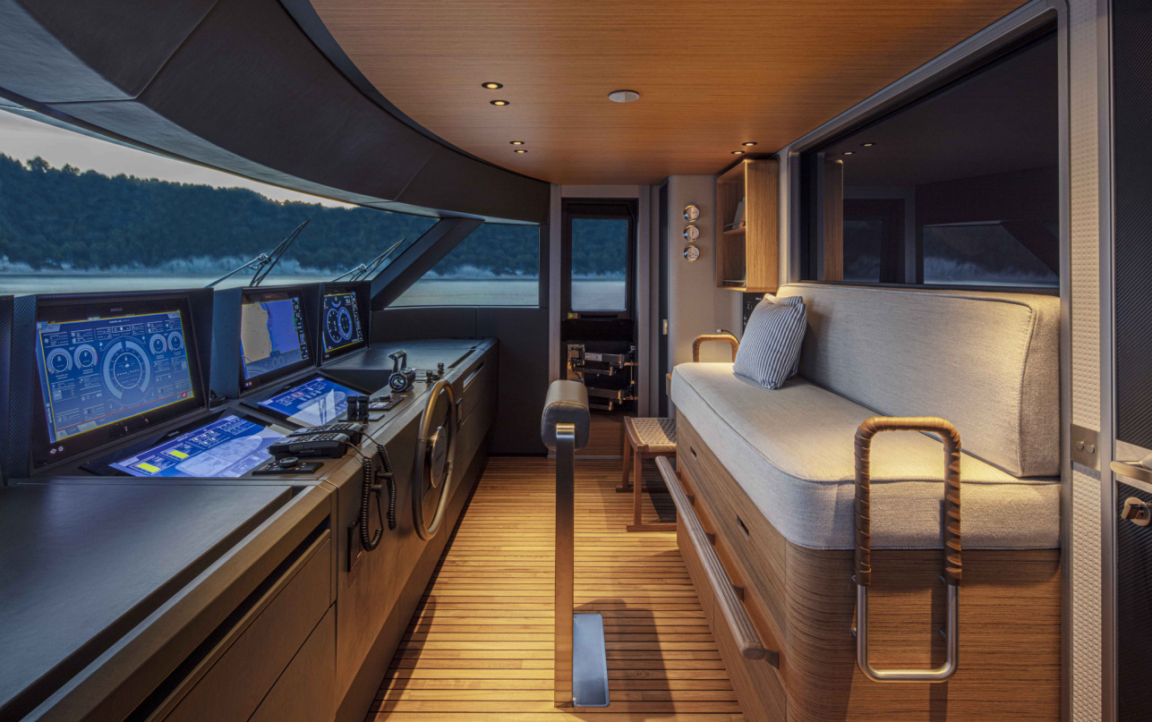 Яхта Custom Line Navetta 30 фото 2.28