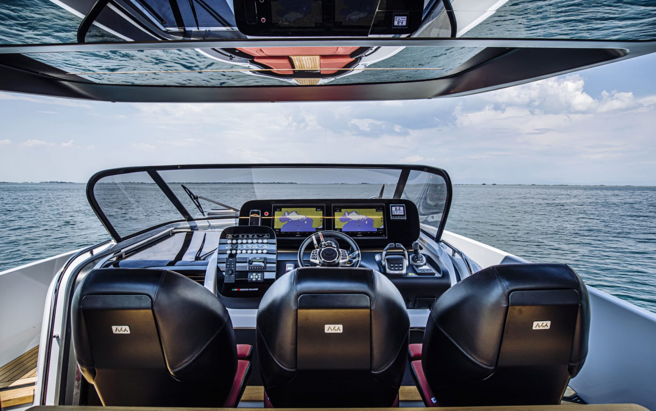 Cranchi A46 LUXURY TENDER фото 1.6