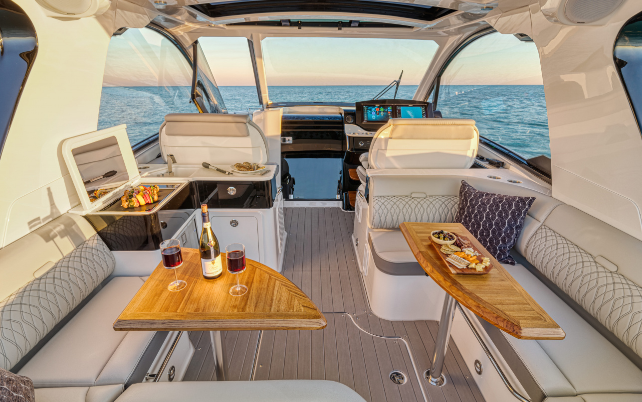 Катер Sea Ray SUNDANCER 370 фото 1.4