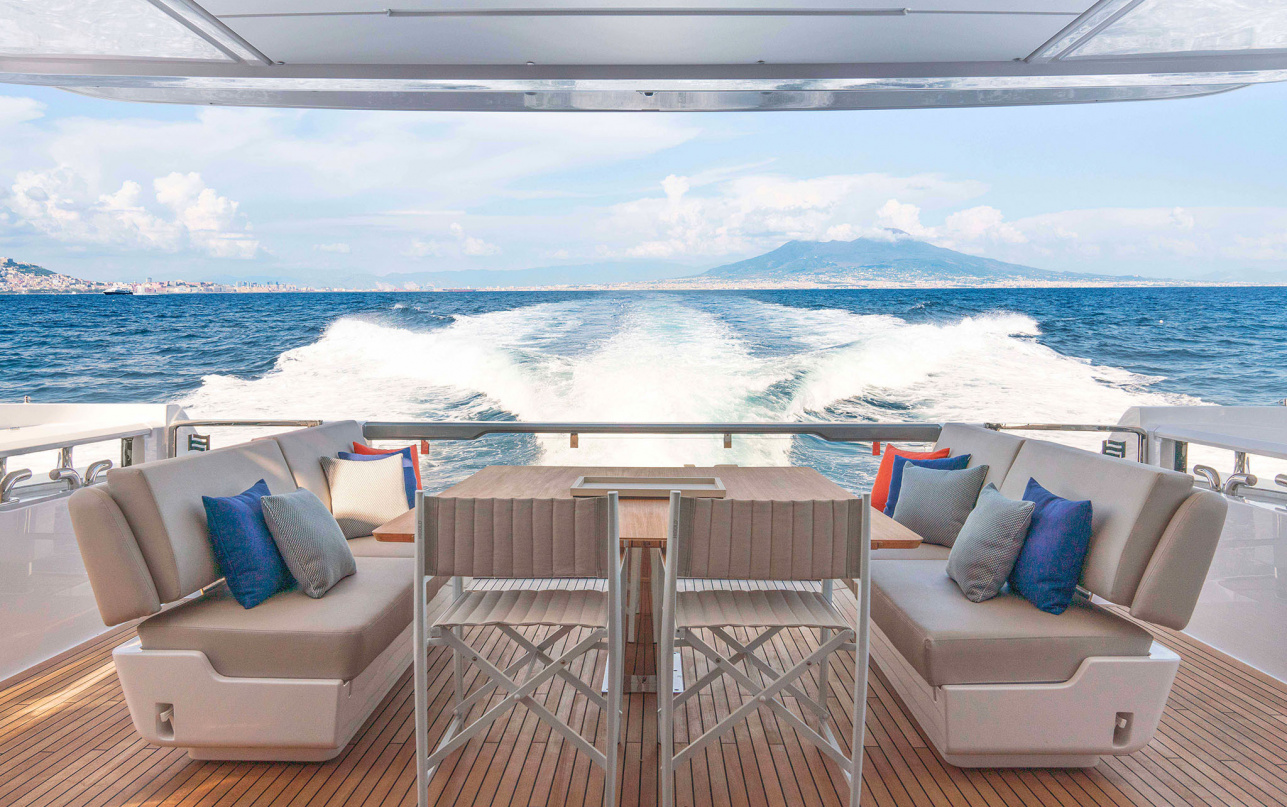 Яхта Ferretti Yachts 860 фото 2.20