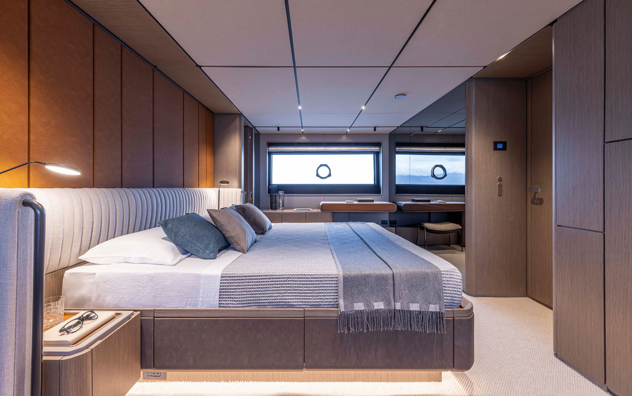 Яхта Ferretti Yachts INFYNITO 90 фото 2.36
