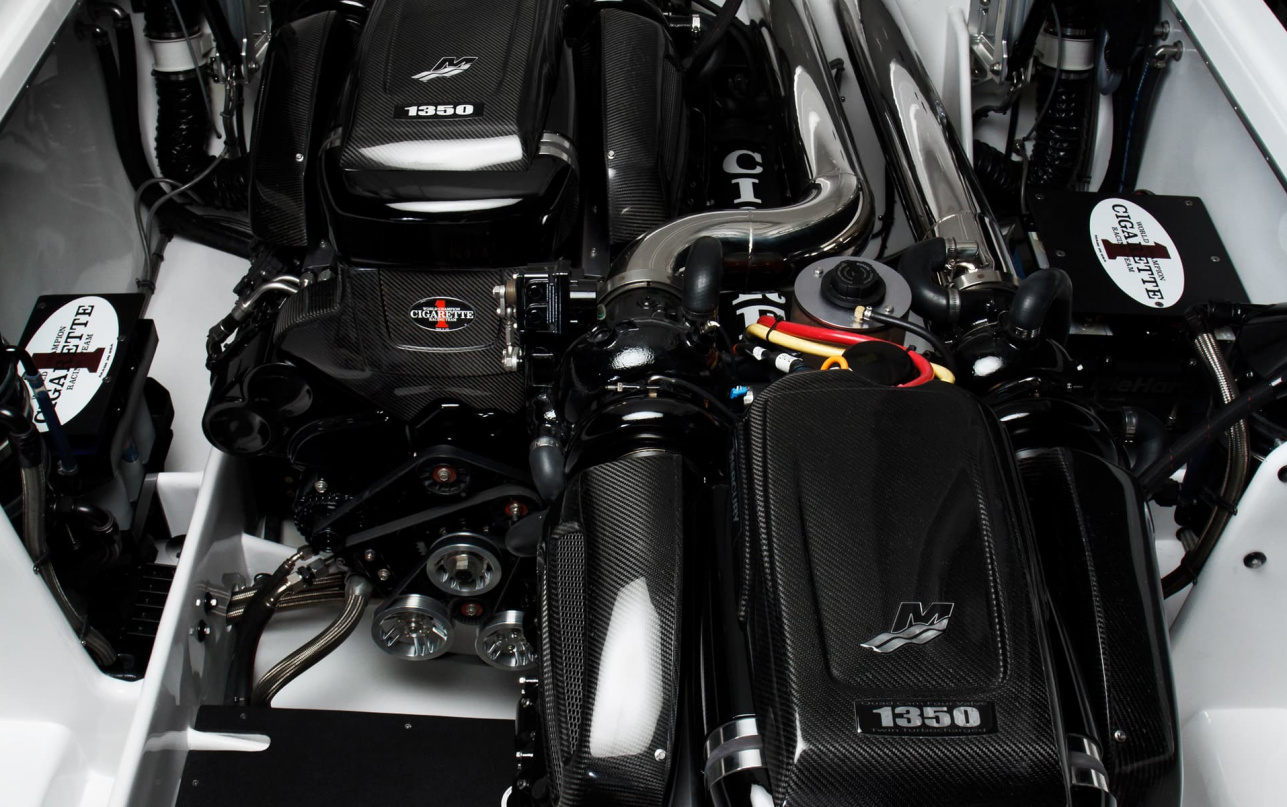 Катер Cigarette 50 Marauder AMG Black Series фото 1.2